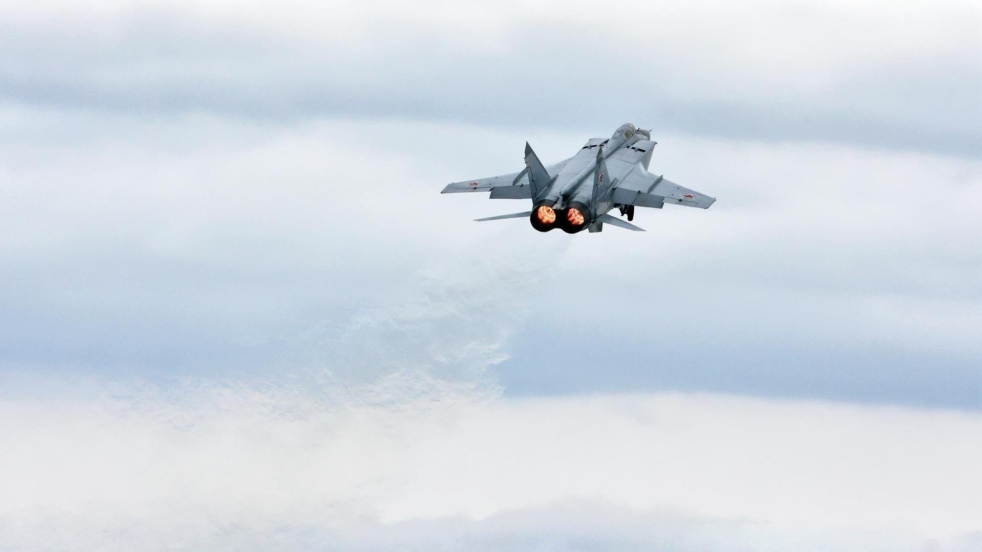 “东安湖体育公园迎来跑酷明星，挑战全新极限”