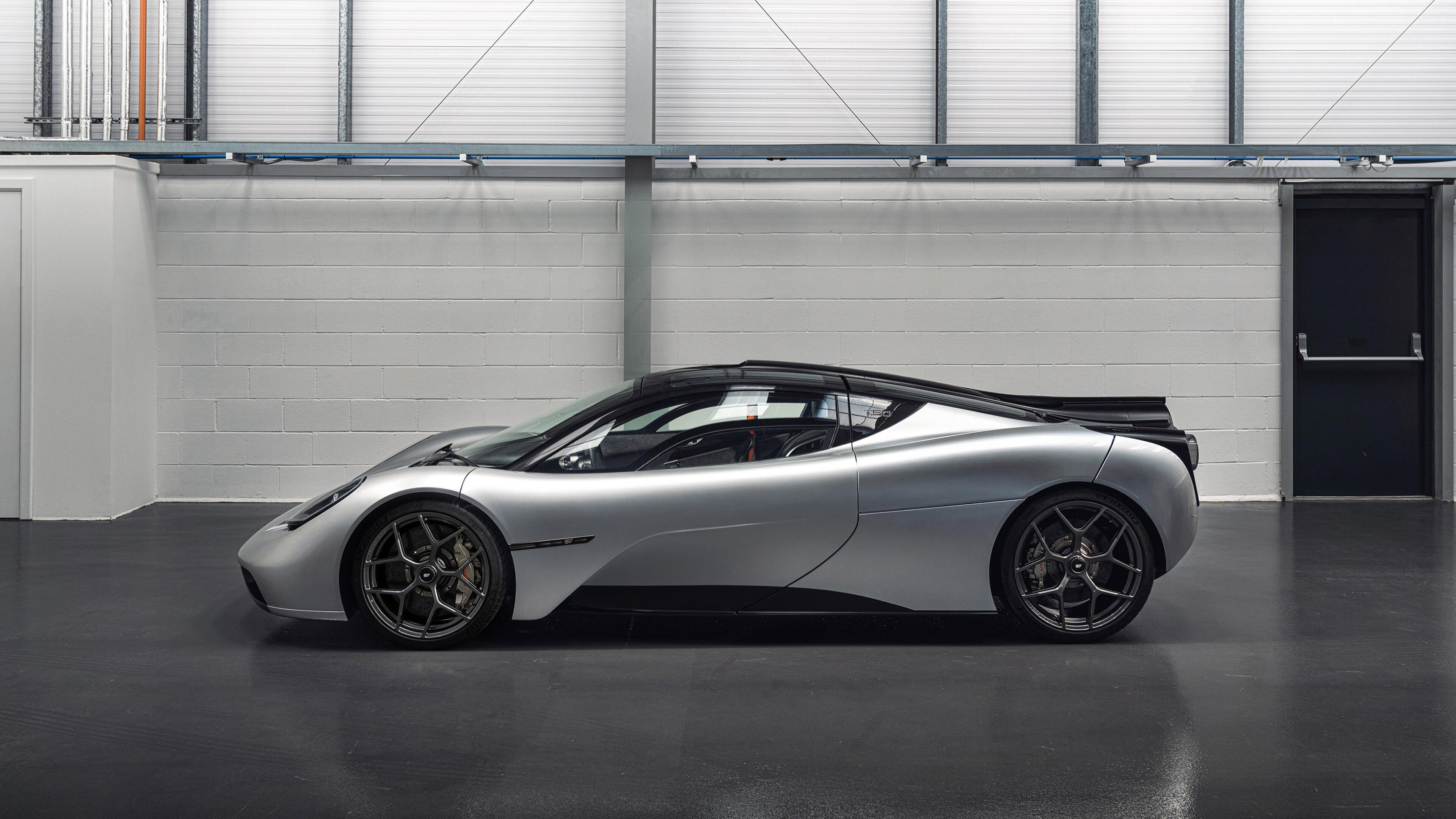 传控型中场是否更适合面对高压对抗型对手,传控打法和防守反击